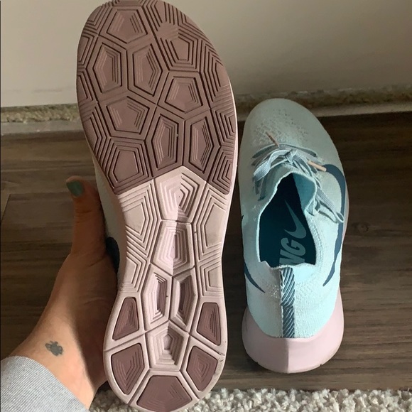 Nike Women’s zoom fly flyknit - Picture 4 of 4